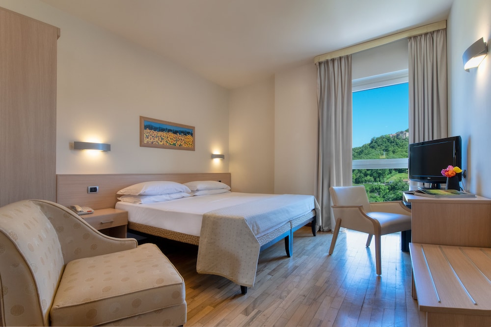 Standard Double or Twin Room, Hill View