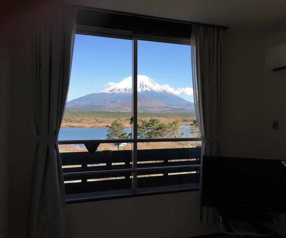 Japanese Style Room A 16sqm (Private Bathroom, Mount Fuji and Lake Shoji View), Non Smoking photo 2