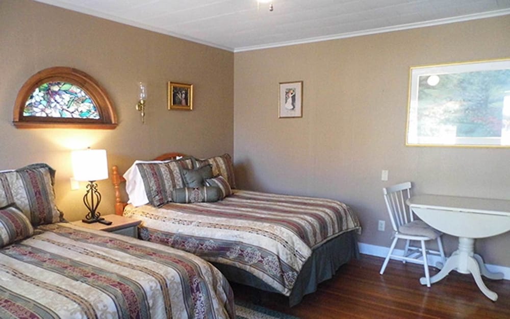 Room, 2 Double Beds photo 3