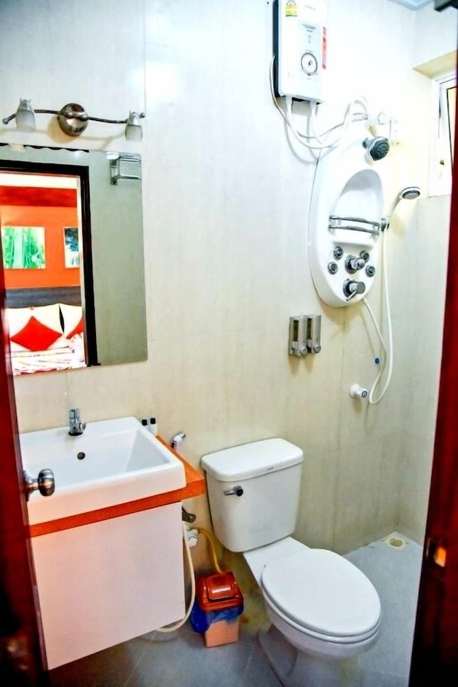 Deluxe Double Room, 1 Bedroom, Private Bathroom photo 3