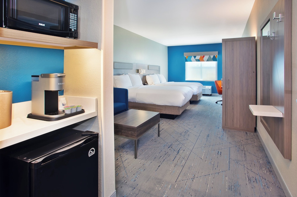 Standard Room, Multiple Beds photo 3