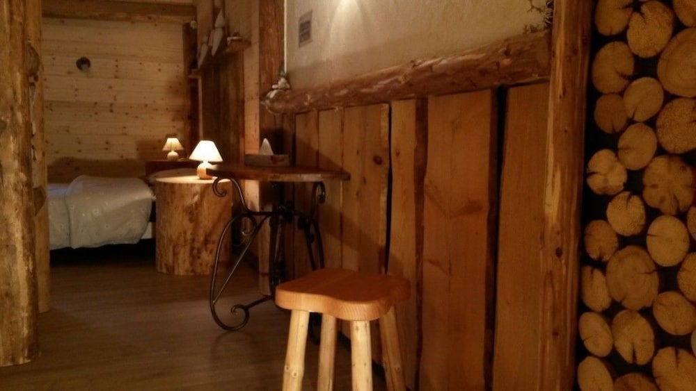 Deluxe Chalet, 4 Bedrooms photo 3