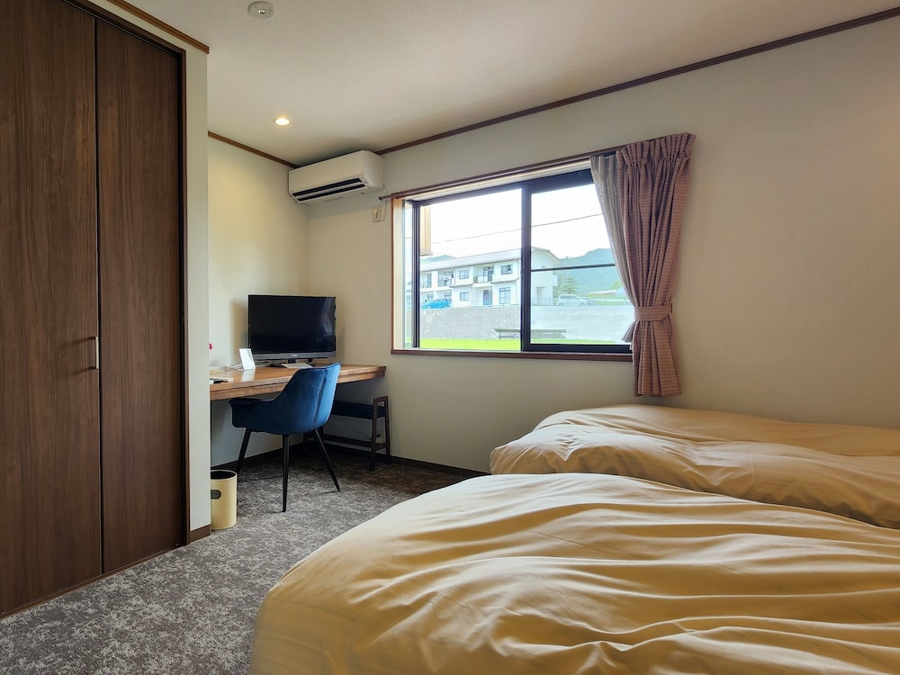 Basic Twin Room photo 2