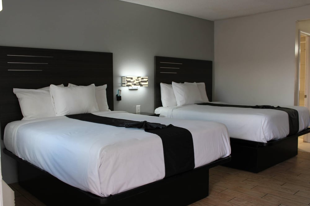 Standard Room, 2 Queen Beds, Non Smoking photo 1