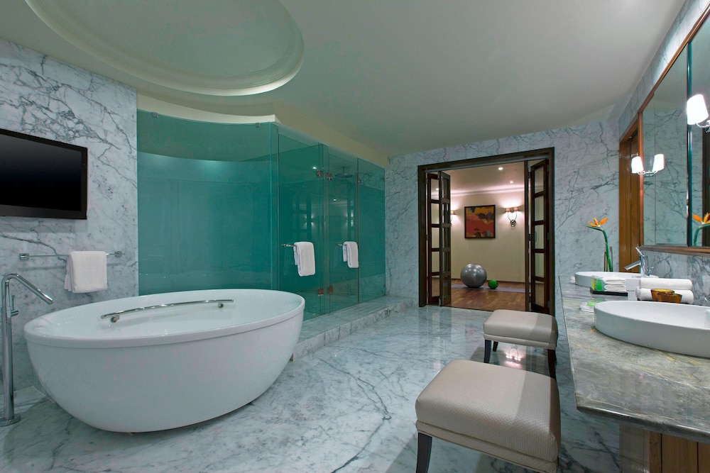 Executive Suite, 1 King Bed - Photo 6