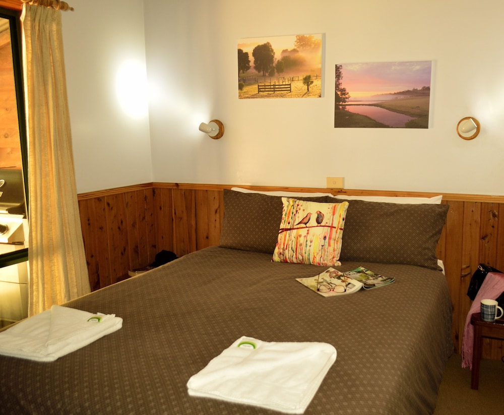 Forest - Pet Friendly 2 Bedroom Cottage photo 1