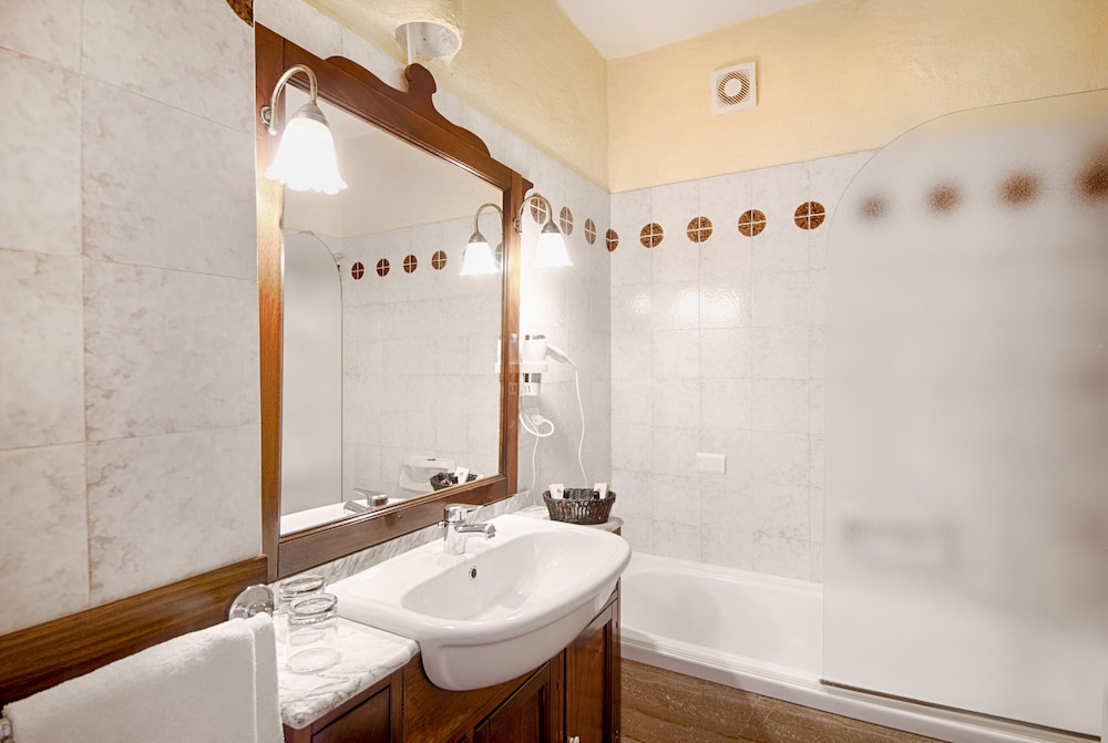 Standard Double Room, Partial Sea View - Photo 5