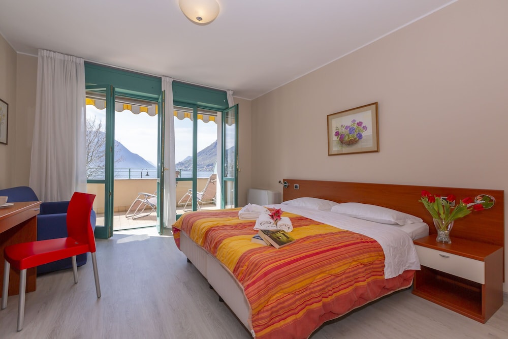 Family Apartment, 1 Bedroom, Beachside (Porto Letizia P15)