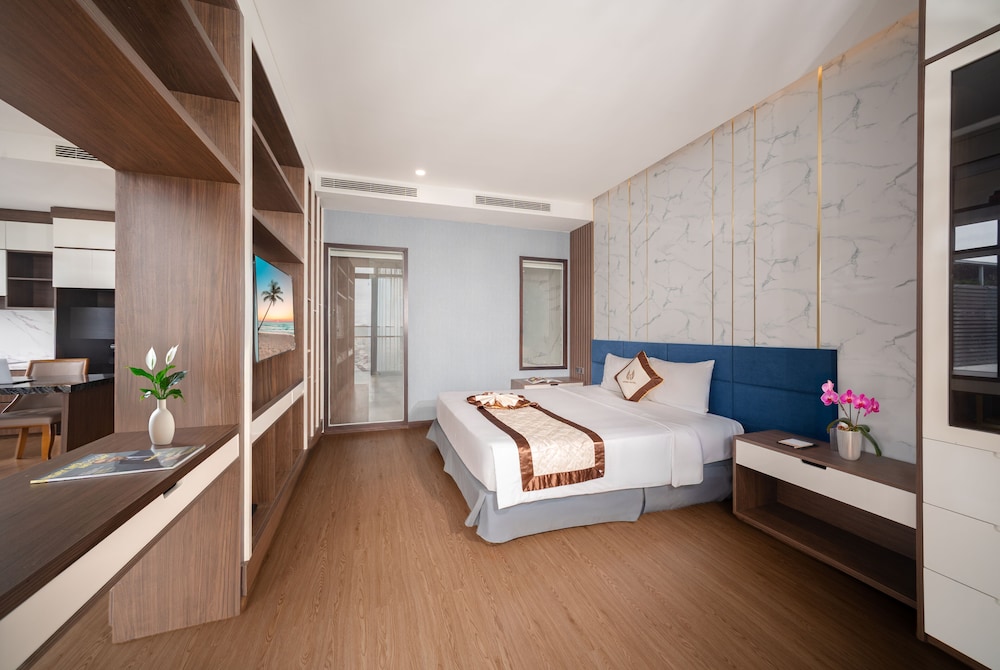 Premium Double Room, Balcony, Partial Ocean View photo 2