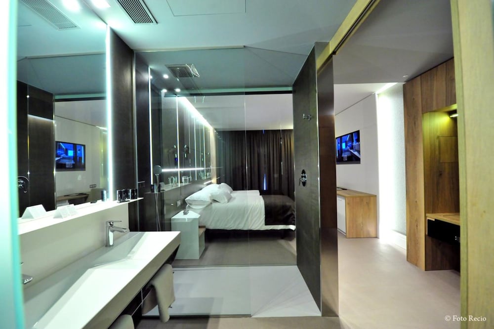 Premium Room (2 People)
