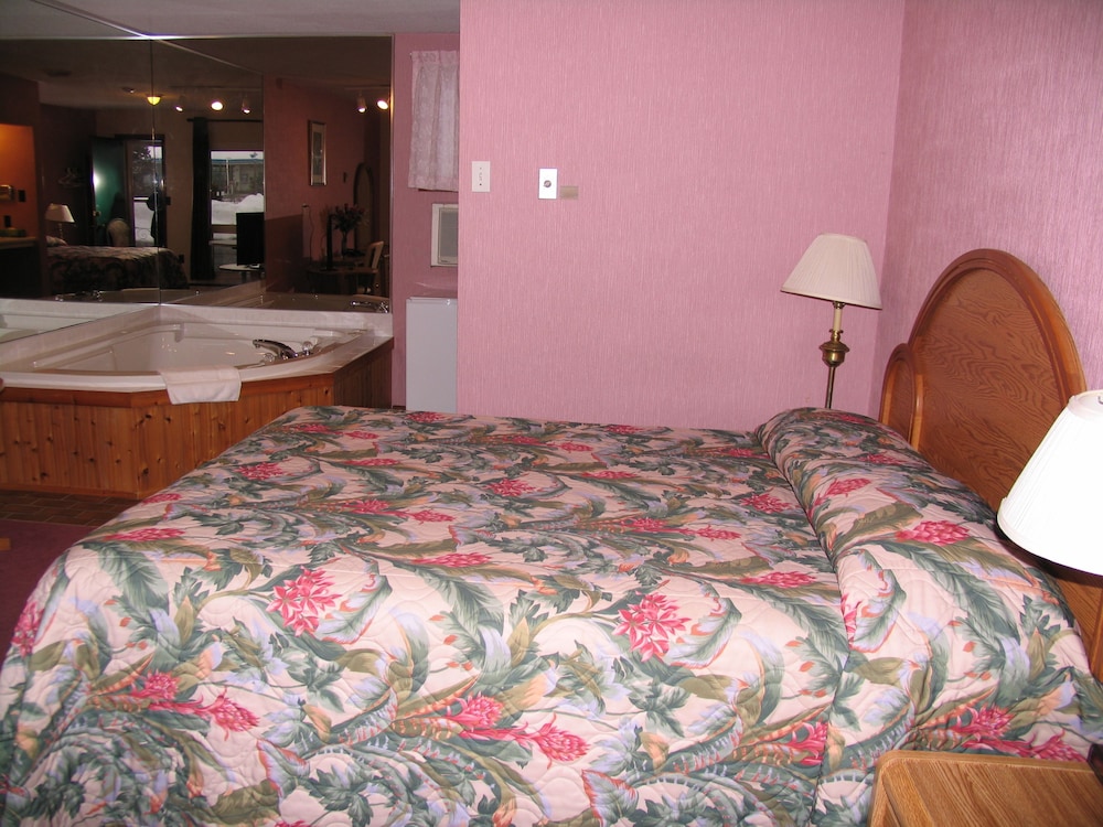 Jacuzzi Suite, 1 Queen Bed photo 2