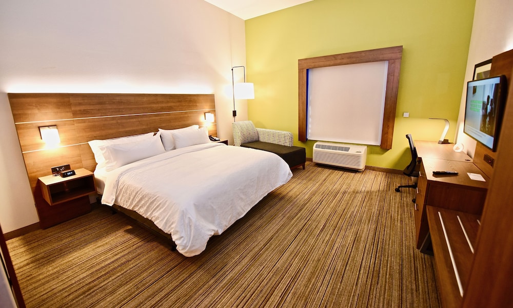 Standard Room, 1 King Bed, Accessible (Mobility, Accessible Tub) photo 2