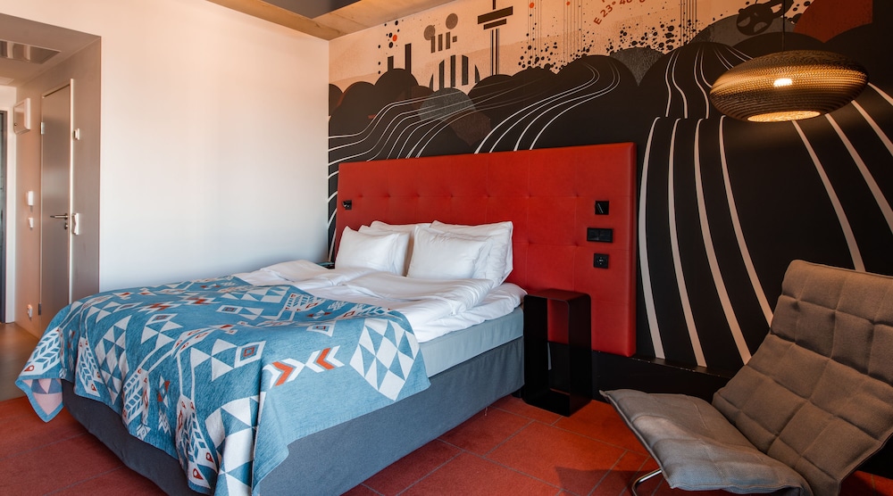 Room, 1 King Bed (Solo) photo 3