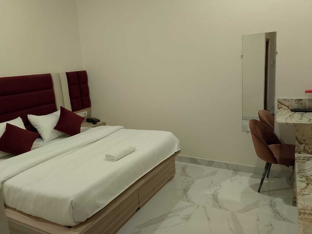 Deluxe Room - Photo 5