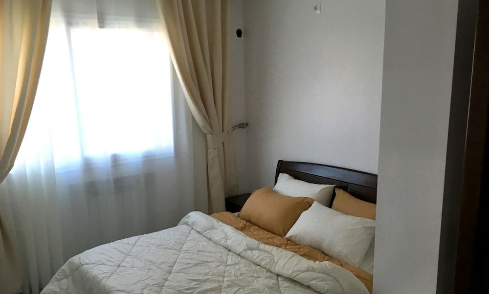 City Apartment, 3 Bedrooms, City View photo 1