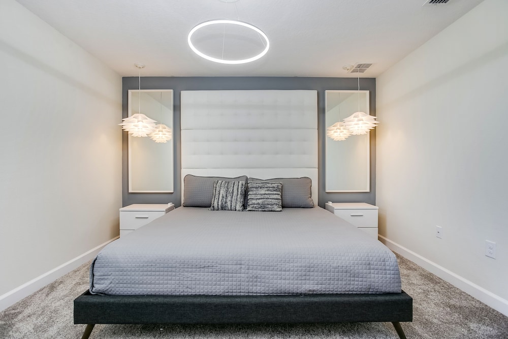 House (Multiple Bedrooms)