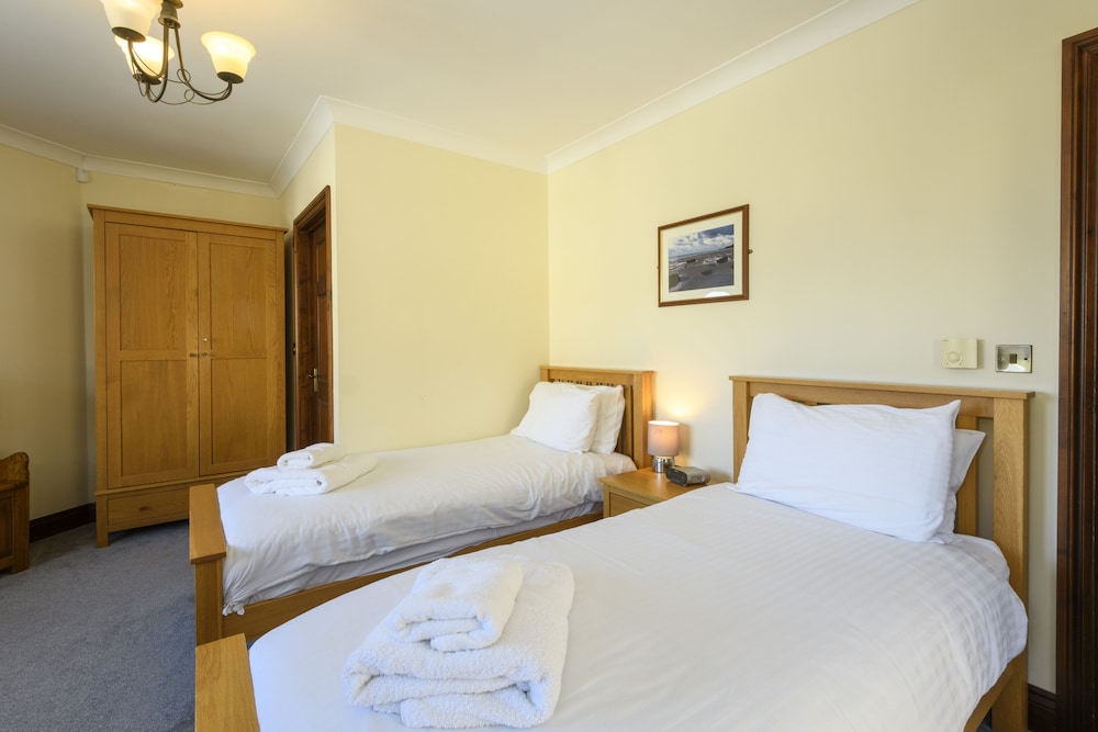 Standard Apartment, 3 Bedrooms, 3 Bathrooms, Pool View photo 3