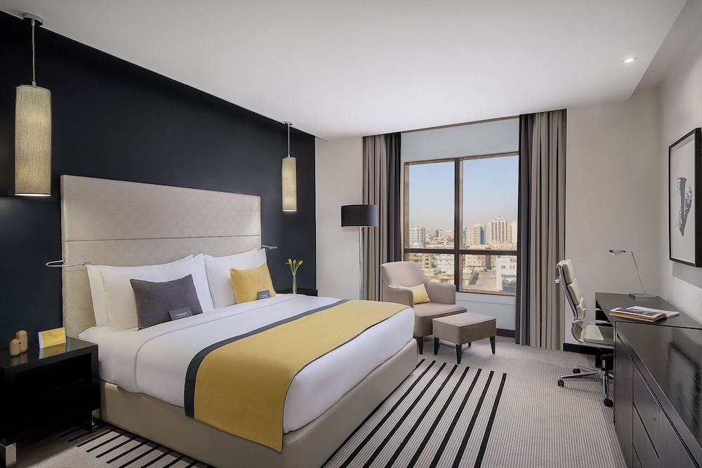 Grand Room, 1 King Bed, Non Smoking, City View - Photo 10