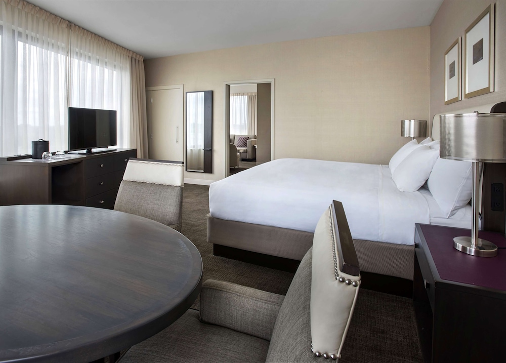 Deluxe Suite - Photo 1