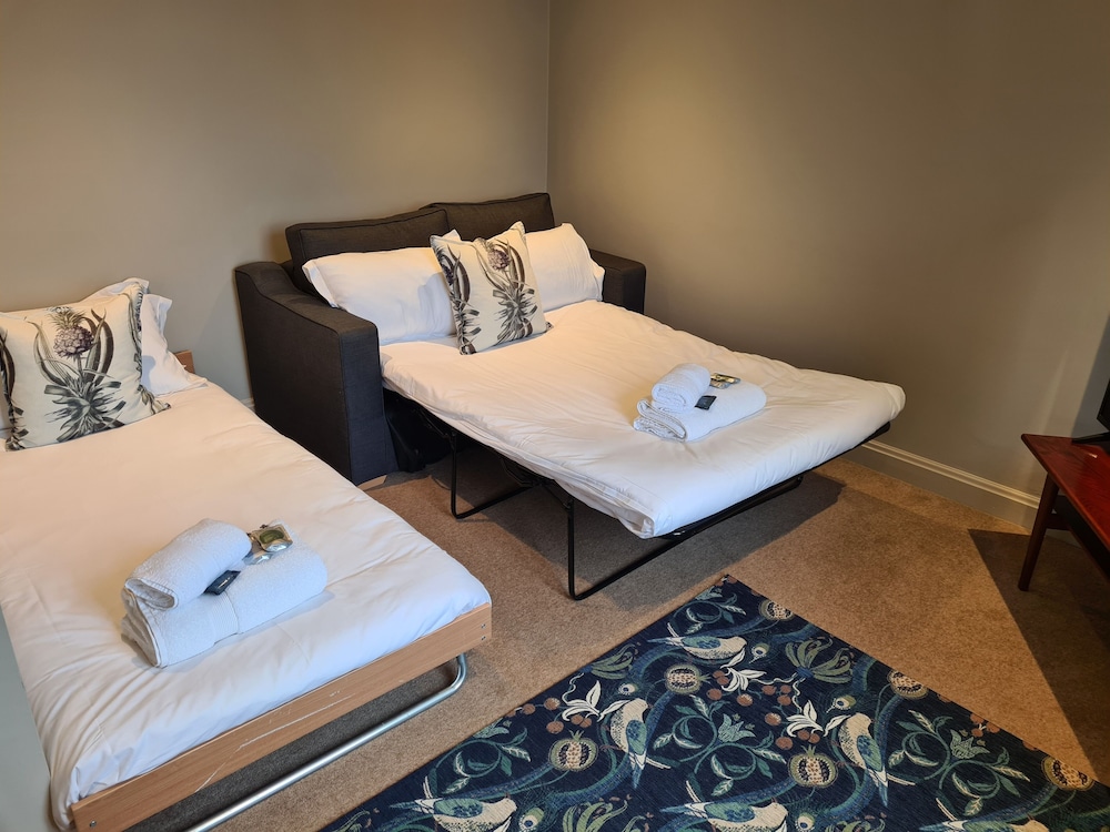 Suite, Ensuite photo 2