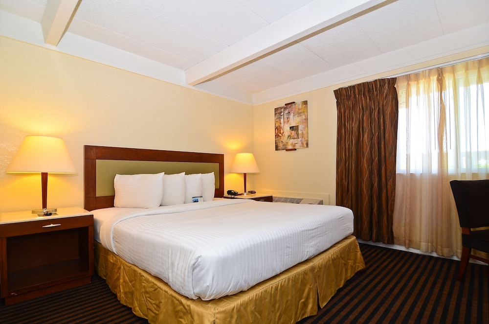 Standard Room, 1 King Bed - Photo 1