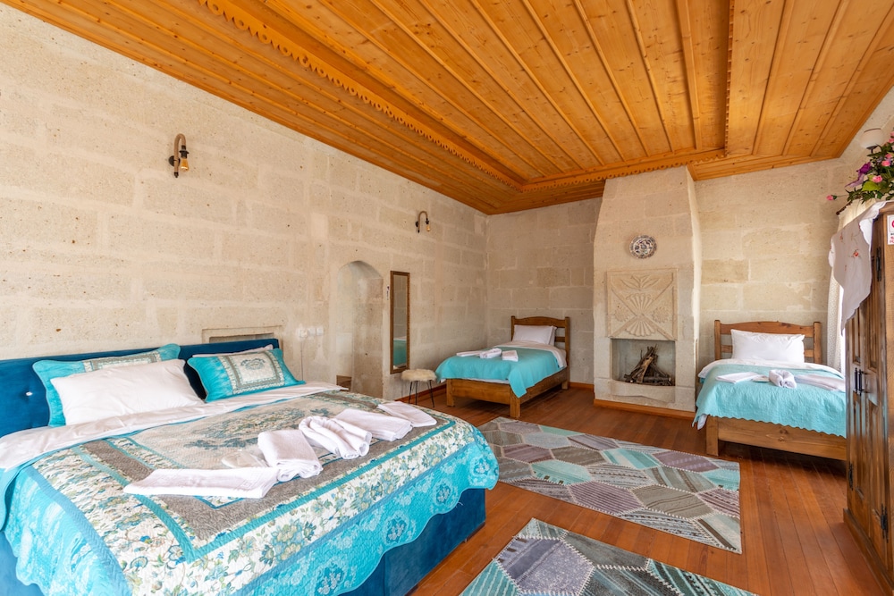 Traditional Quadruple Room, Multiple Beds photo 1