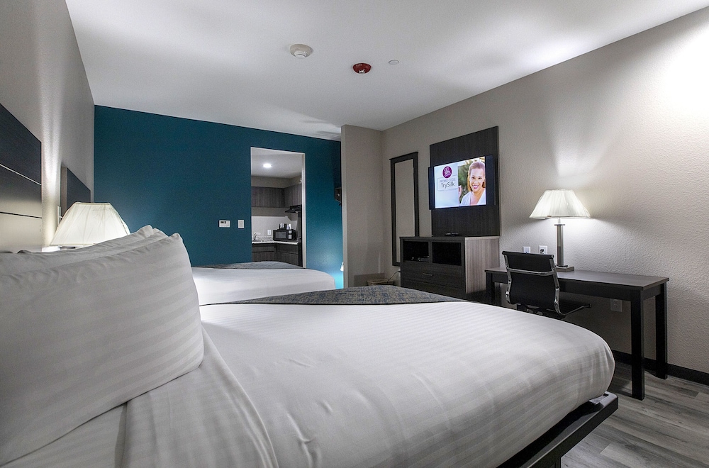 Room, 2 Queen Beds photo 2