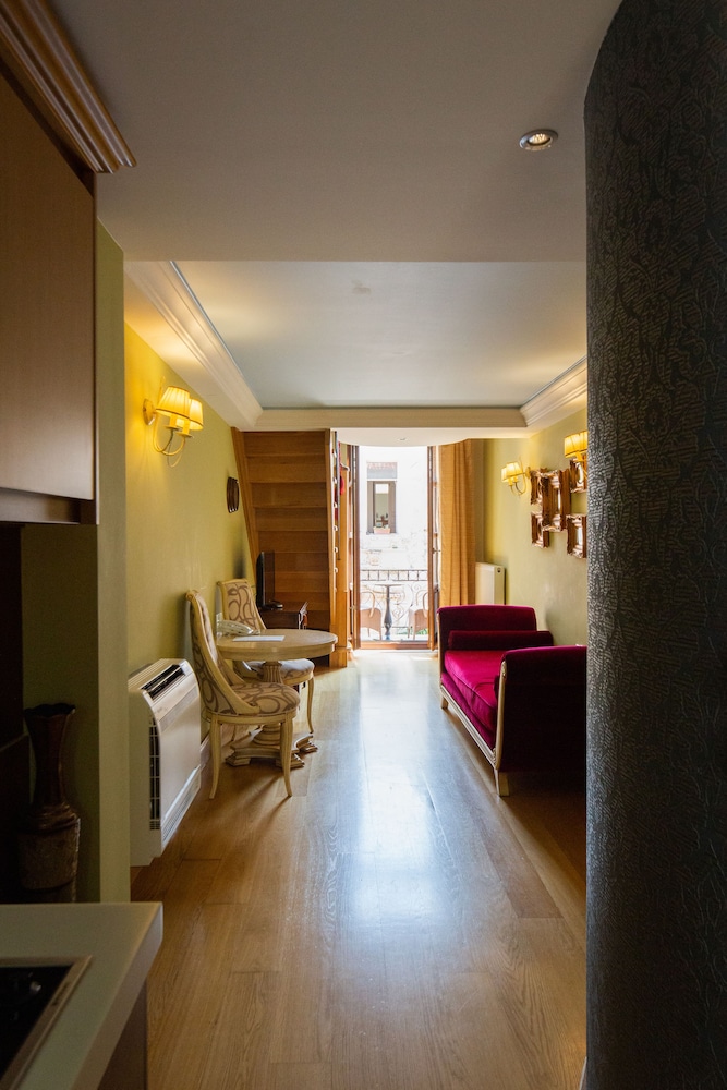 Deluxe Suite, Balcony