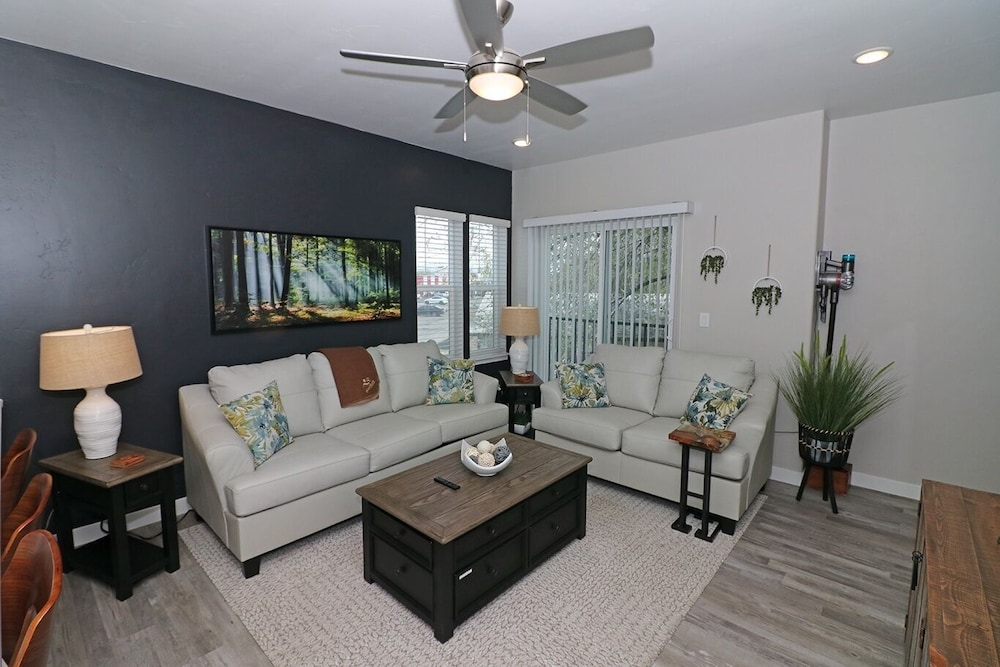 Townhome, 2 Bedrooms
