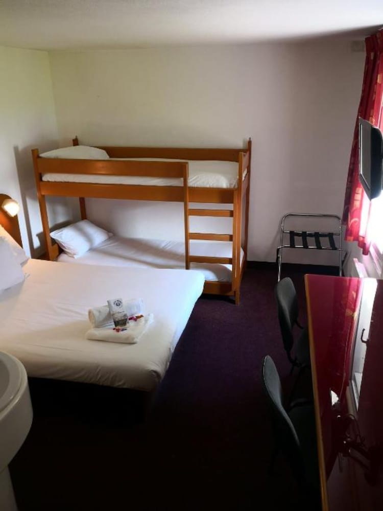 Standard Twin Room - Photo 2