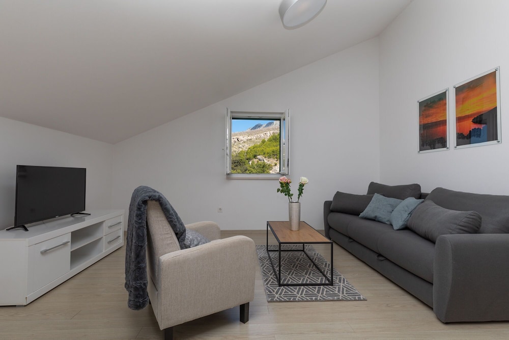 Apartment (A8)