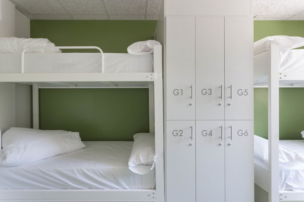 Private Room With Shared Bathroom For 16 Adults