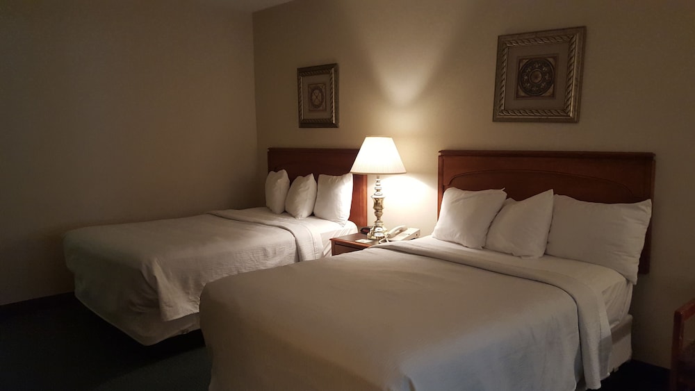 Room, 2 Queen Beds, Non Smoking photo 3