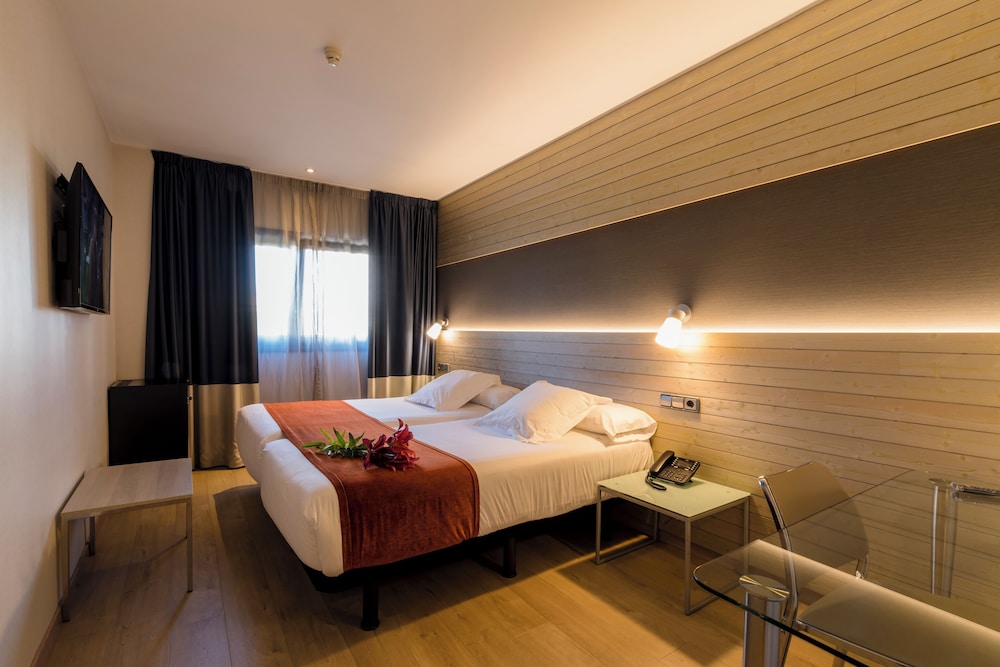 Twin Room - Photo 2