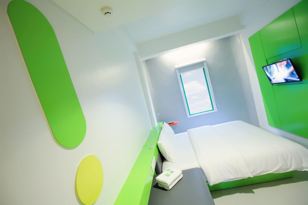 Room (POP!) photo 1