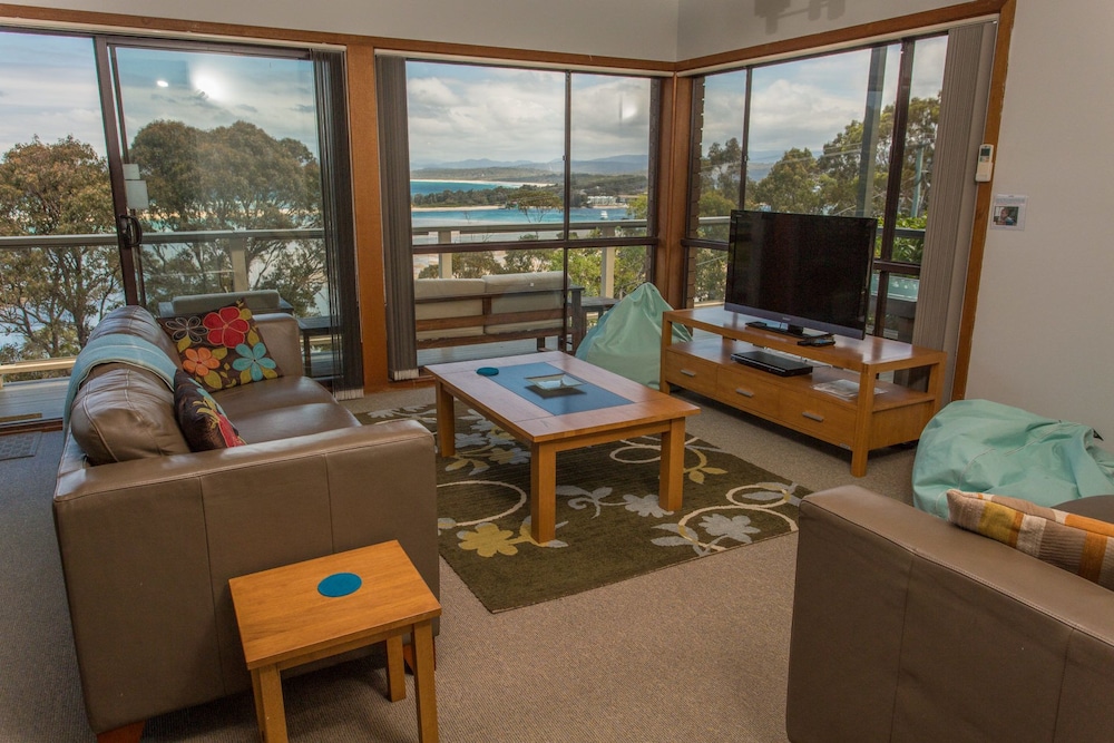 Panoramic House photo 3