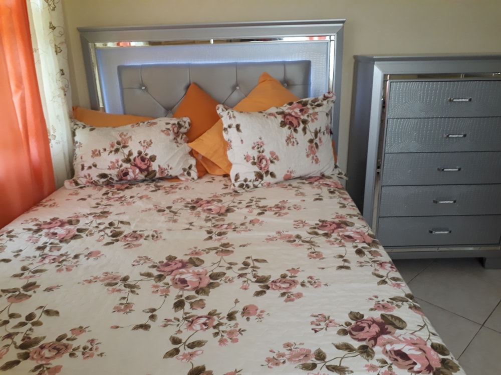 Luxury Apartment, 1 King Bed, Accessible, Kitchen (Victorious Lux) photo 1