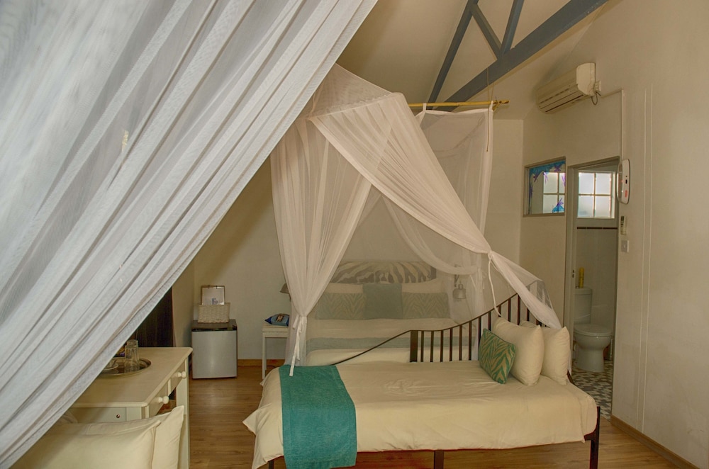 Family Room, 2 Bedrooms