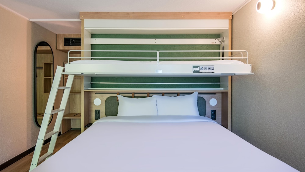 Standard Room, Multiple Beds - Photo 2