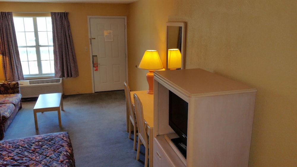 Executive Room, 1 Queen Bed, Smoking, Kitchenette photo 3