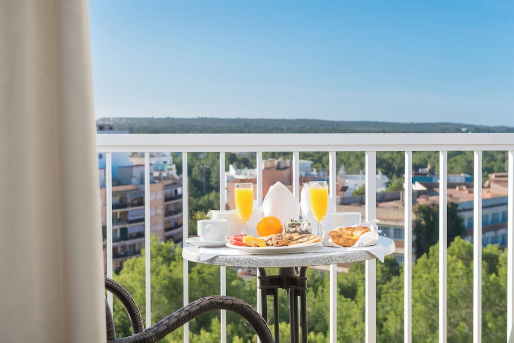 Habitación Triple, Balcón, Vista a la Montaña