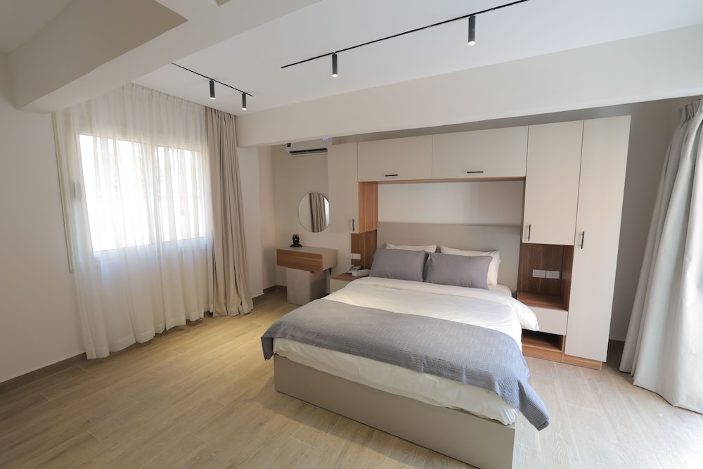 Deluxe Room, Pool View