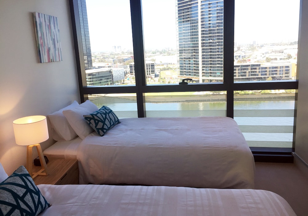 Executive Two Bedroom Apartment - Riverside photo 1