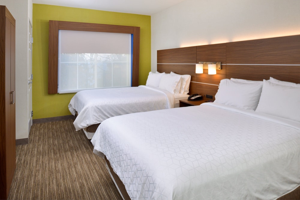 Suite, 2 Queen Beds, Accessible (Mobility, Accessible Tub) - Photo 2
