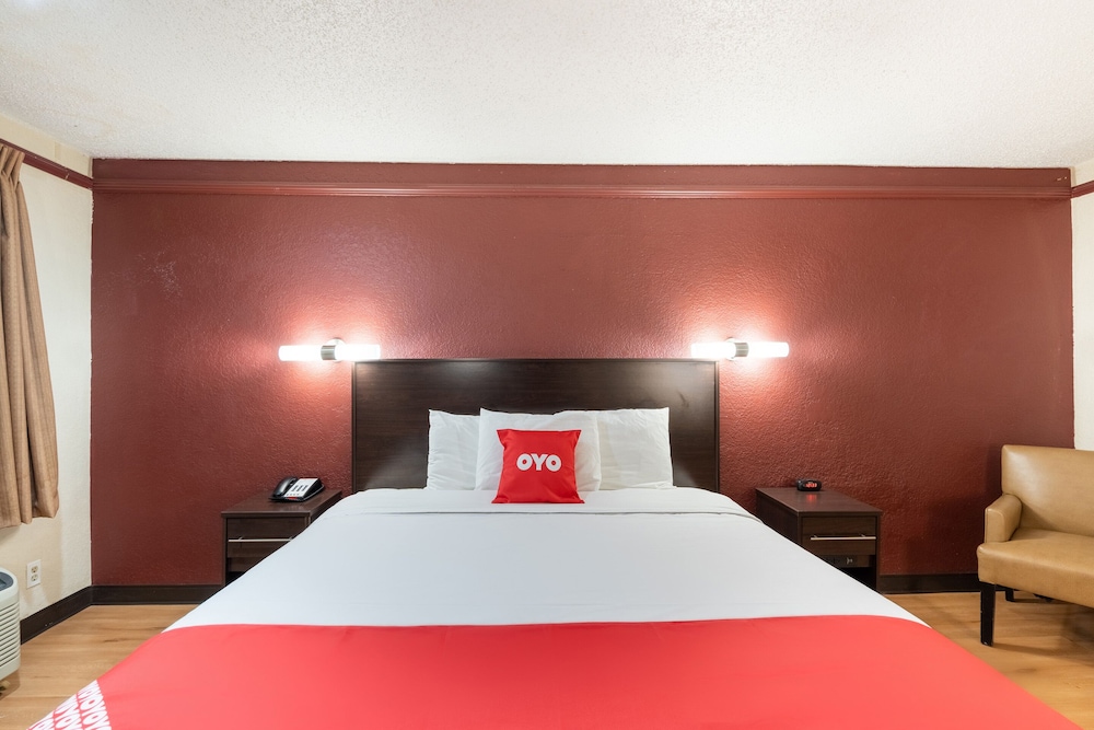 Room, 1 King Bed, Smoking photo 3
