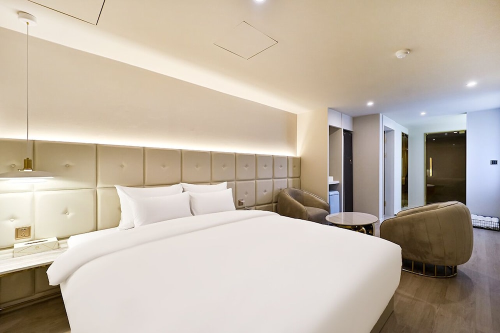 Premium Double Room - Photo 3