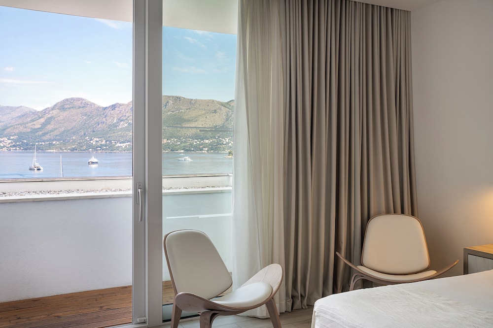 Premium Double Room with Balcony, Partial Sea View