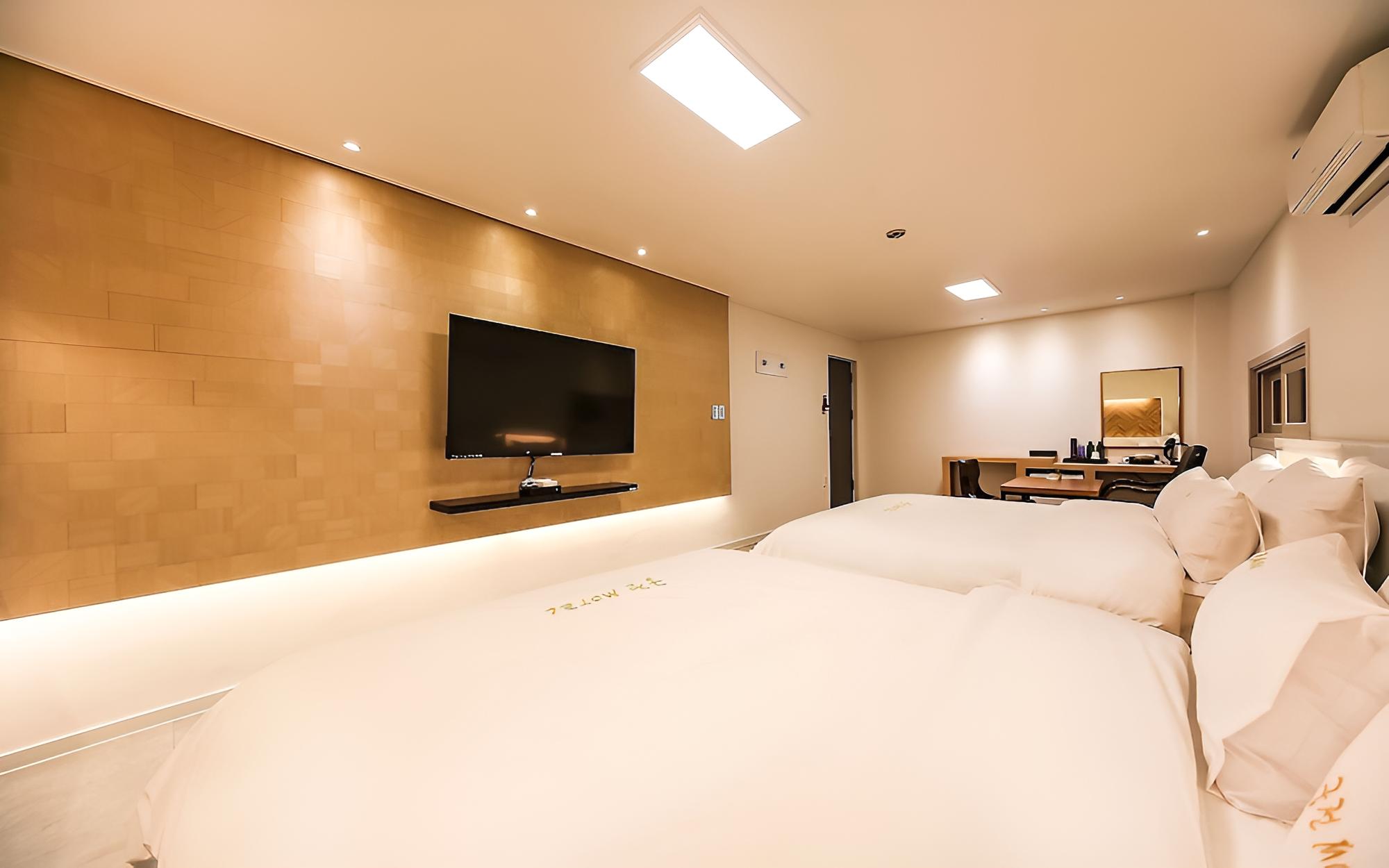Room (Deluxe twin for 4 people (hotel latex) - Photo 5