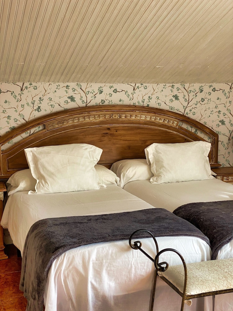 Double or Twin Room photo 3