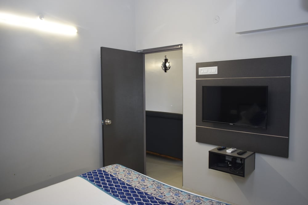 Deluxe Room - Photo 3